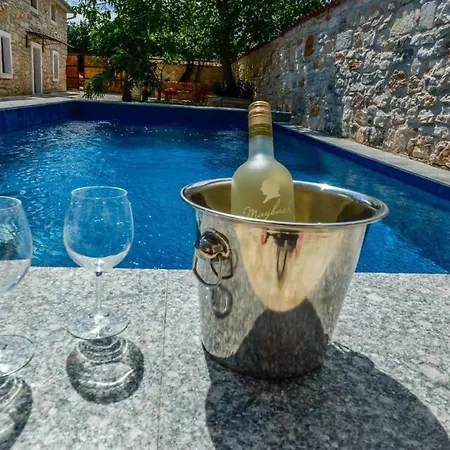 Lucia Villa Veliki Vareški