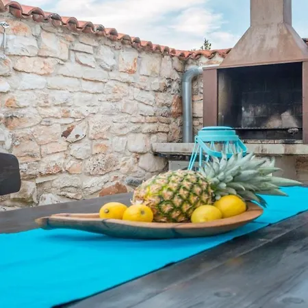 Lucia Villa Veliki Vareški