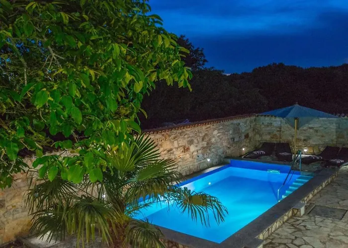 Lucia Βίλα Veliki Vareški