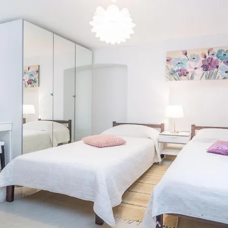 Willa Lucia Veliki Vareški